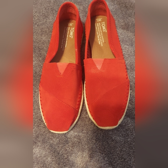 TOMS - Picture 1 of 8